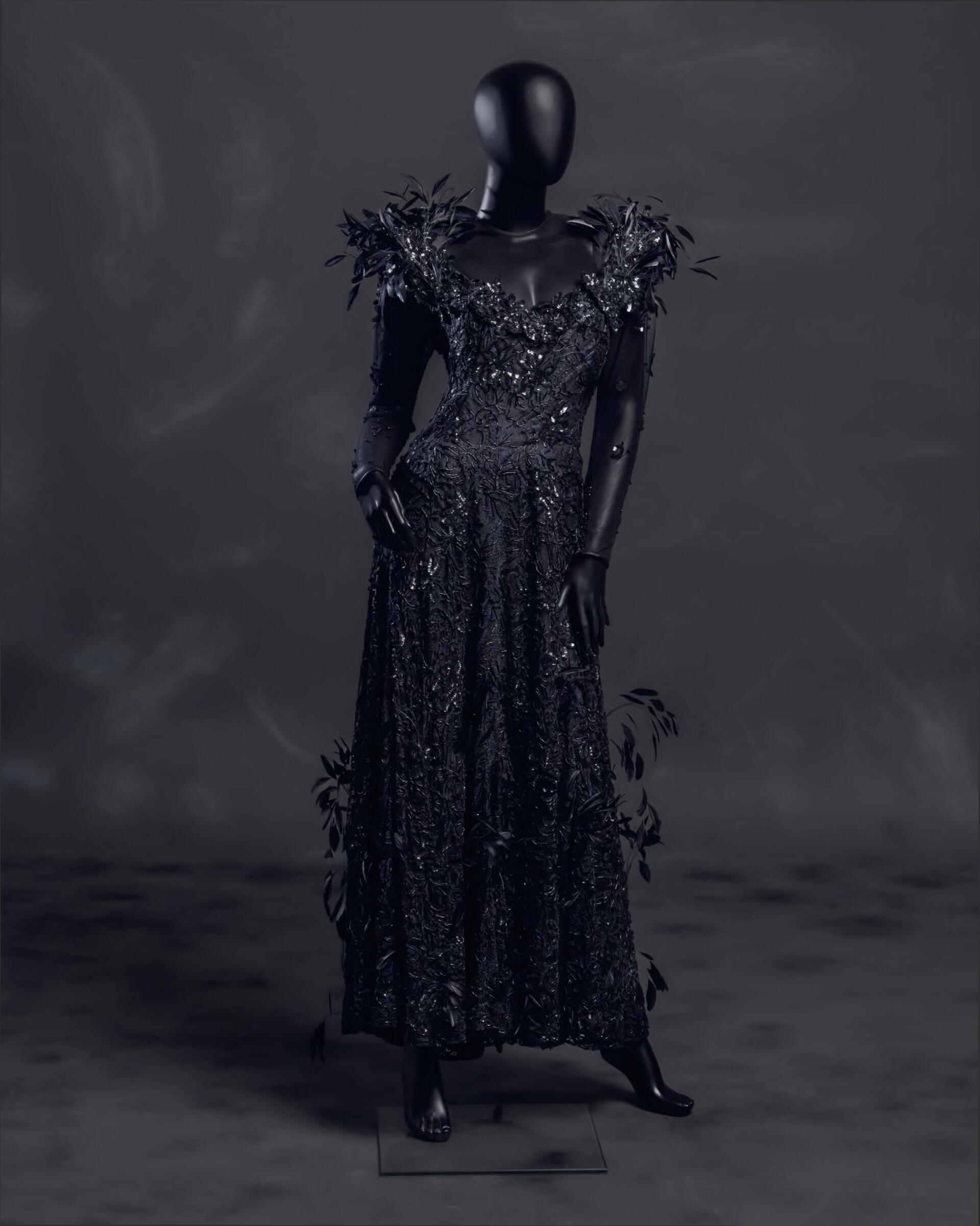 HANNS FRIEDRICHS – „ICH MACHE KEINE MODE, ICH ZIEHE FRAUEN AN“