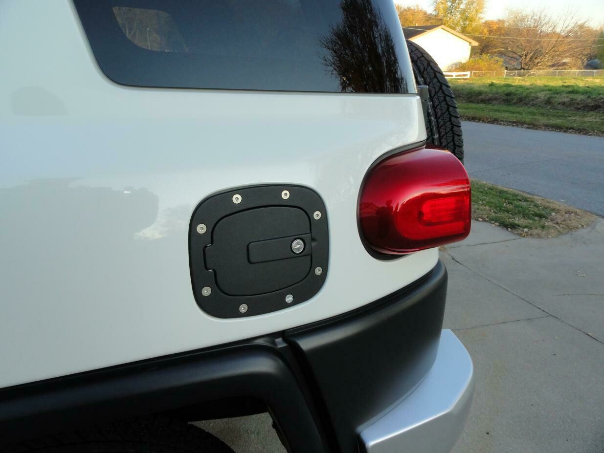 FJ Cruiser Billet Fuel Tank Cover with lock