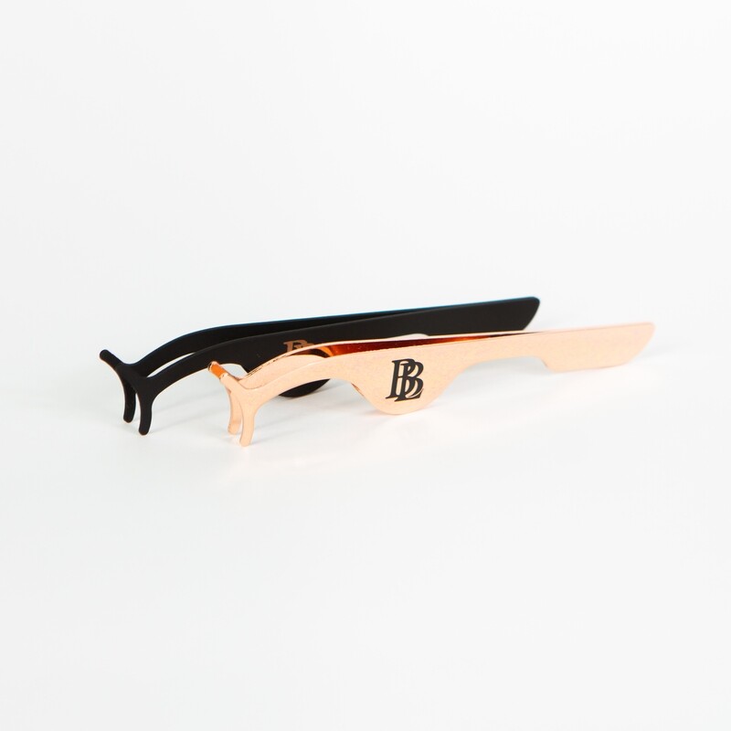 Eyelash applicator