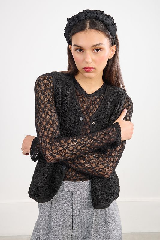 Lili Sidonio Sleeveless Light Sweater in Black