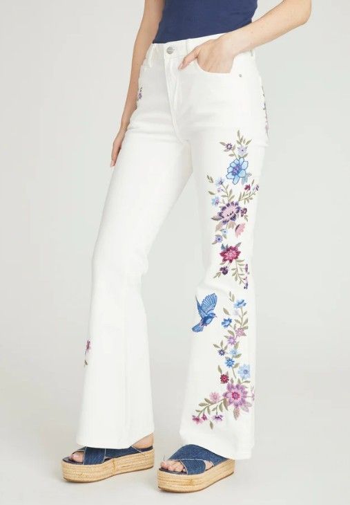 Driftwood Farrah X Blue Birds in White