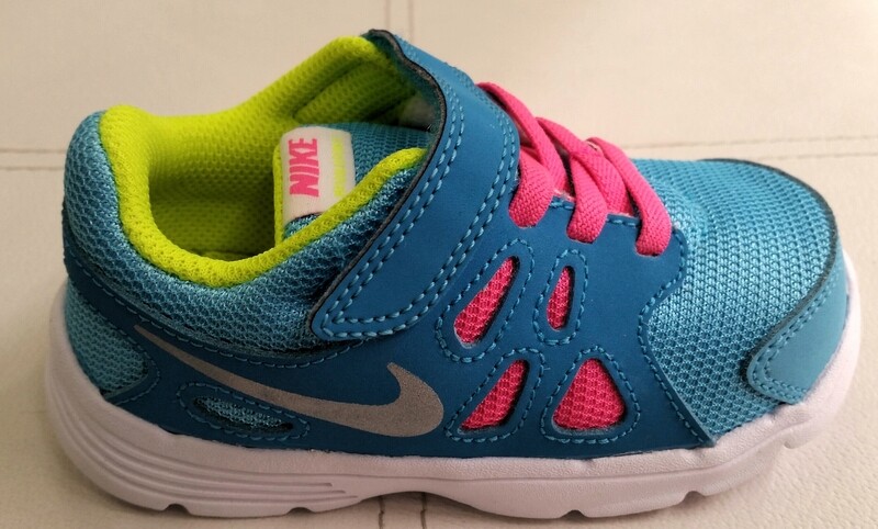 NIKE REVOLUTION