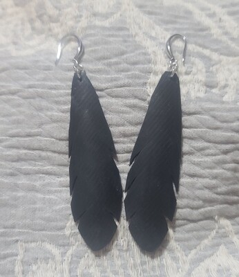 med plain feather earrings 