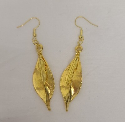 Gold swirl & feather metal earings