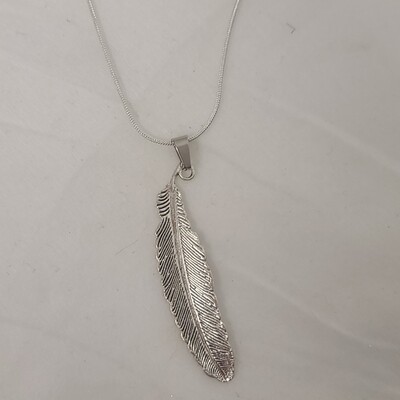 Silver look Leaning feather