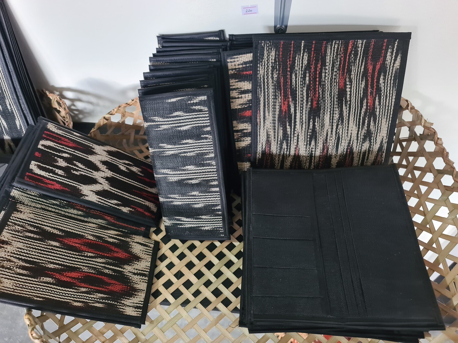 Wallet. T&#39;NALAK CARD WALLET