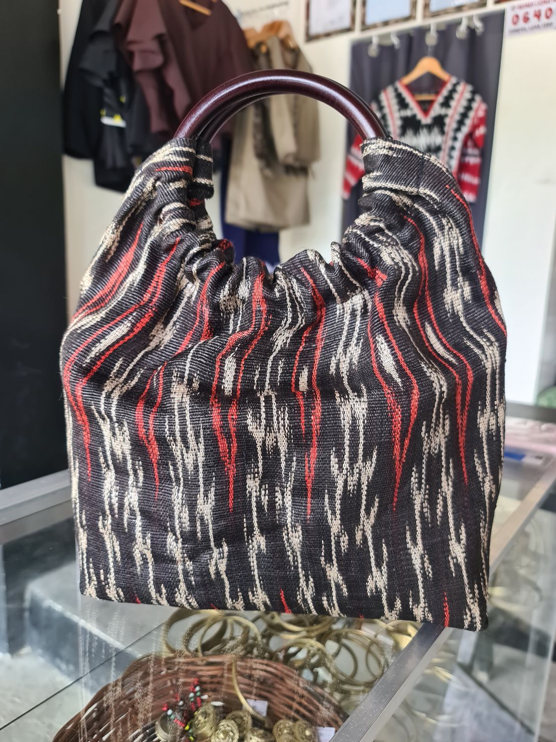 Bag. T&#39;KOFUL TNALAK HANDBAG