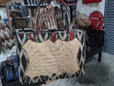 Bag. TNALAK BANIG HANDBAG