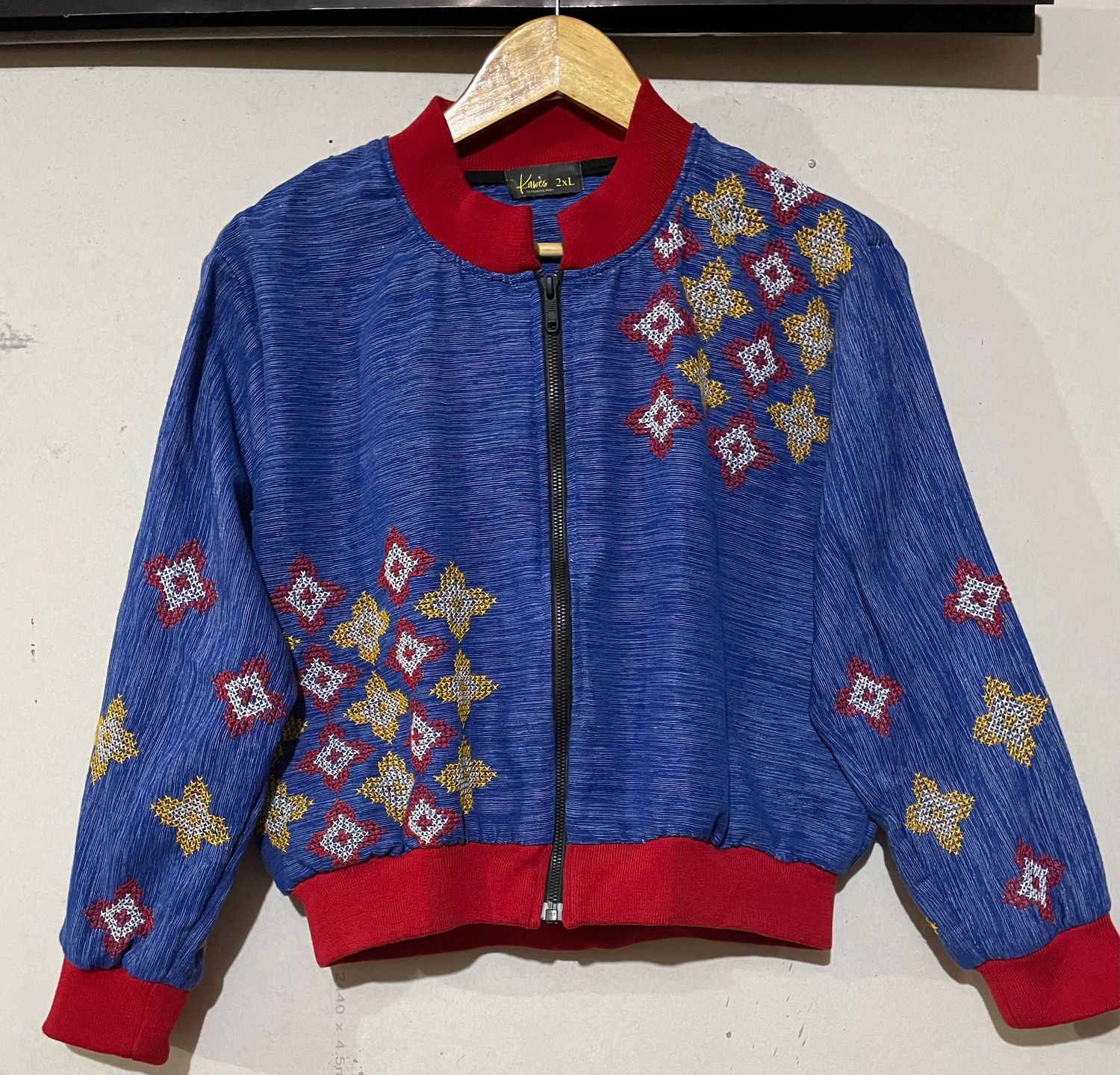 Jacket. T&#39;BOLI HAND-EMBROIDERY (DESIGN ONLY)