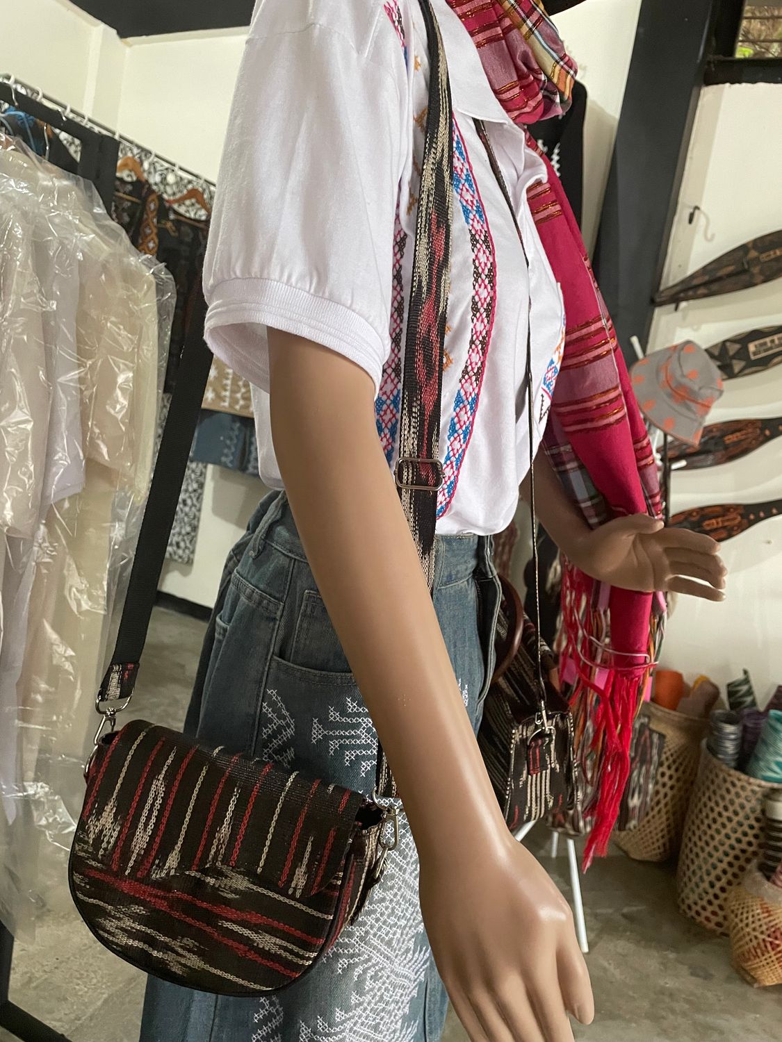 Bag. T&#39;NALAK SELOTON SLING BAG