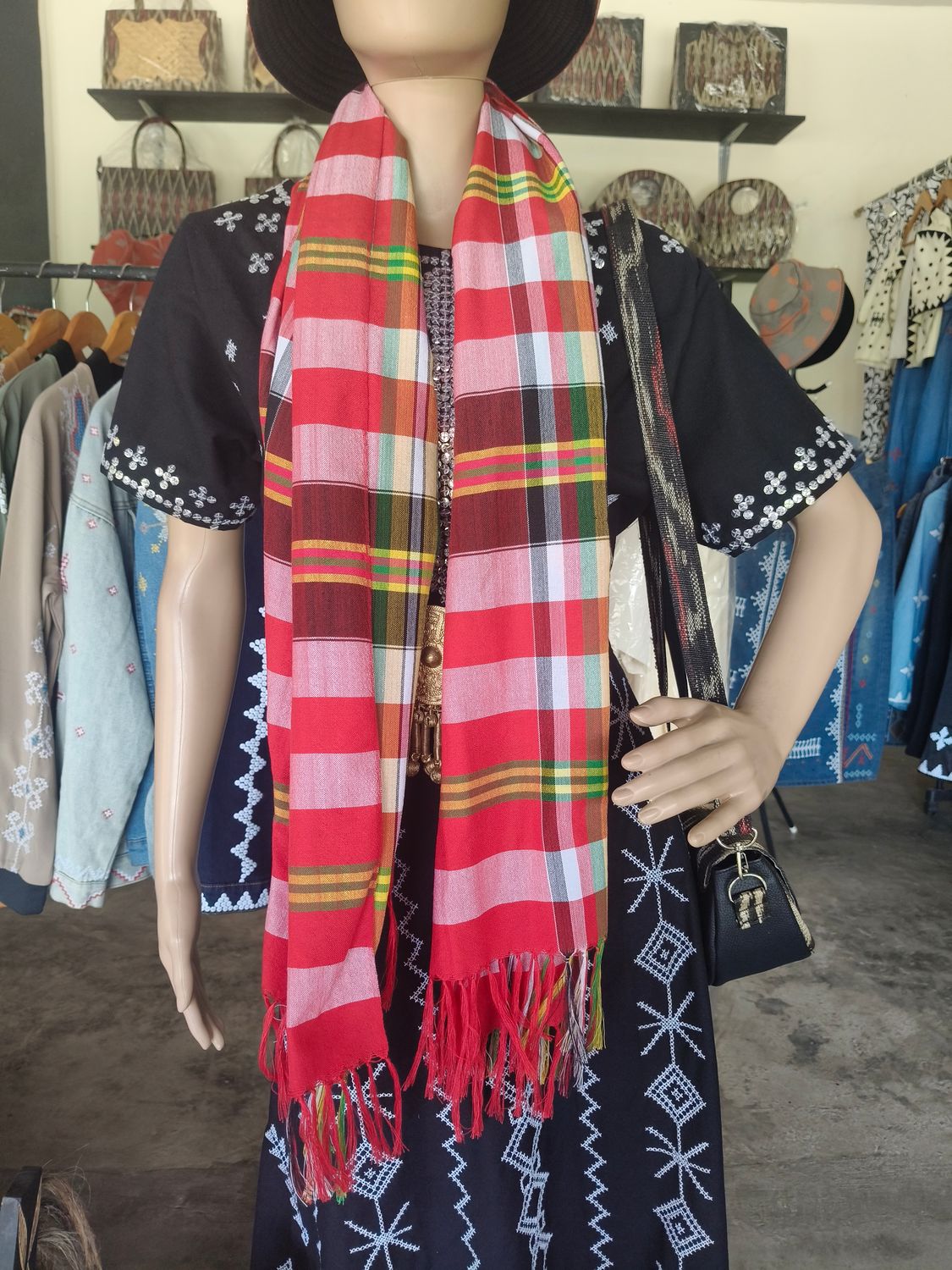 Scarf. T&#39;BOLI TRADITIONAL SCARF