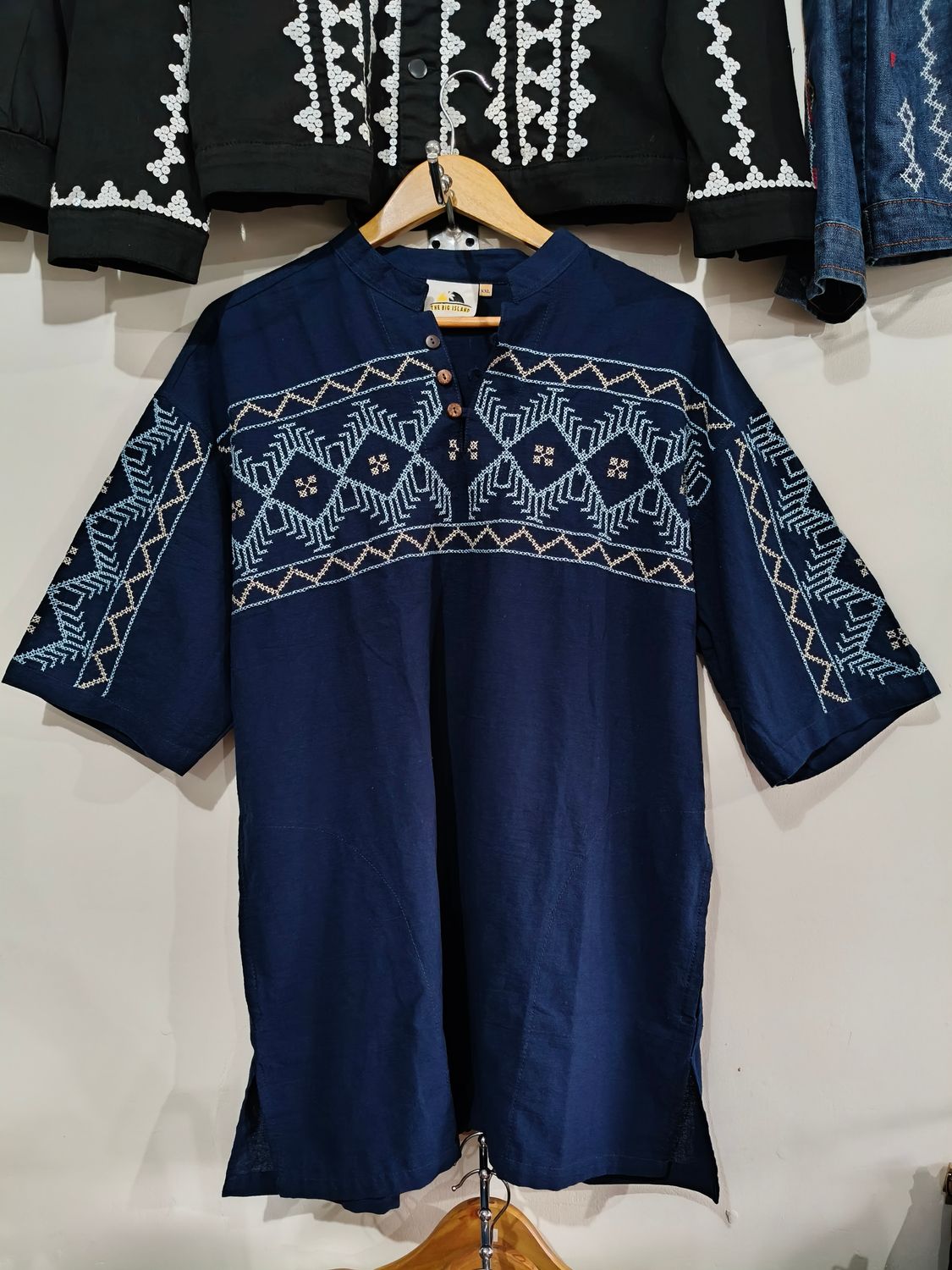Polo. TBOLI HAND- EMBROIDERED POLO