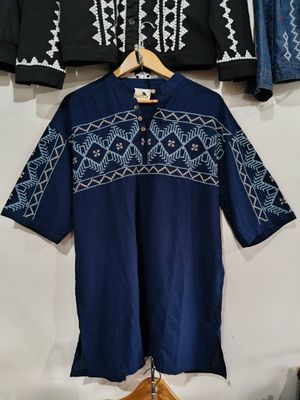 Polo. TBOLI HAND- EMBROIDERED POLO