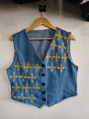 Blouse. CUSTOM HAND-EMBROIDERED BLOUSE
