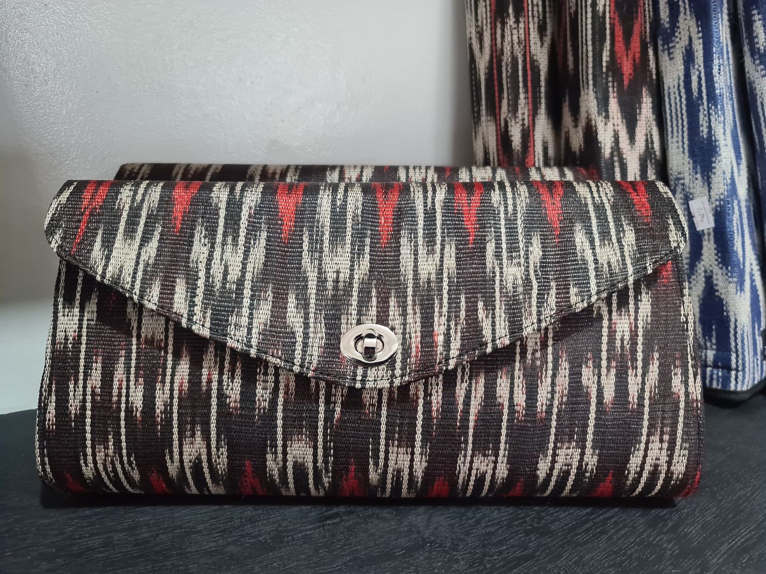 Clutch_02. T'NALAK CLUTH BAG