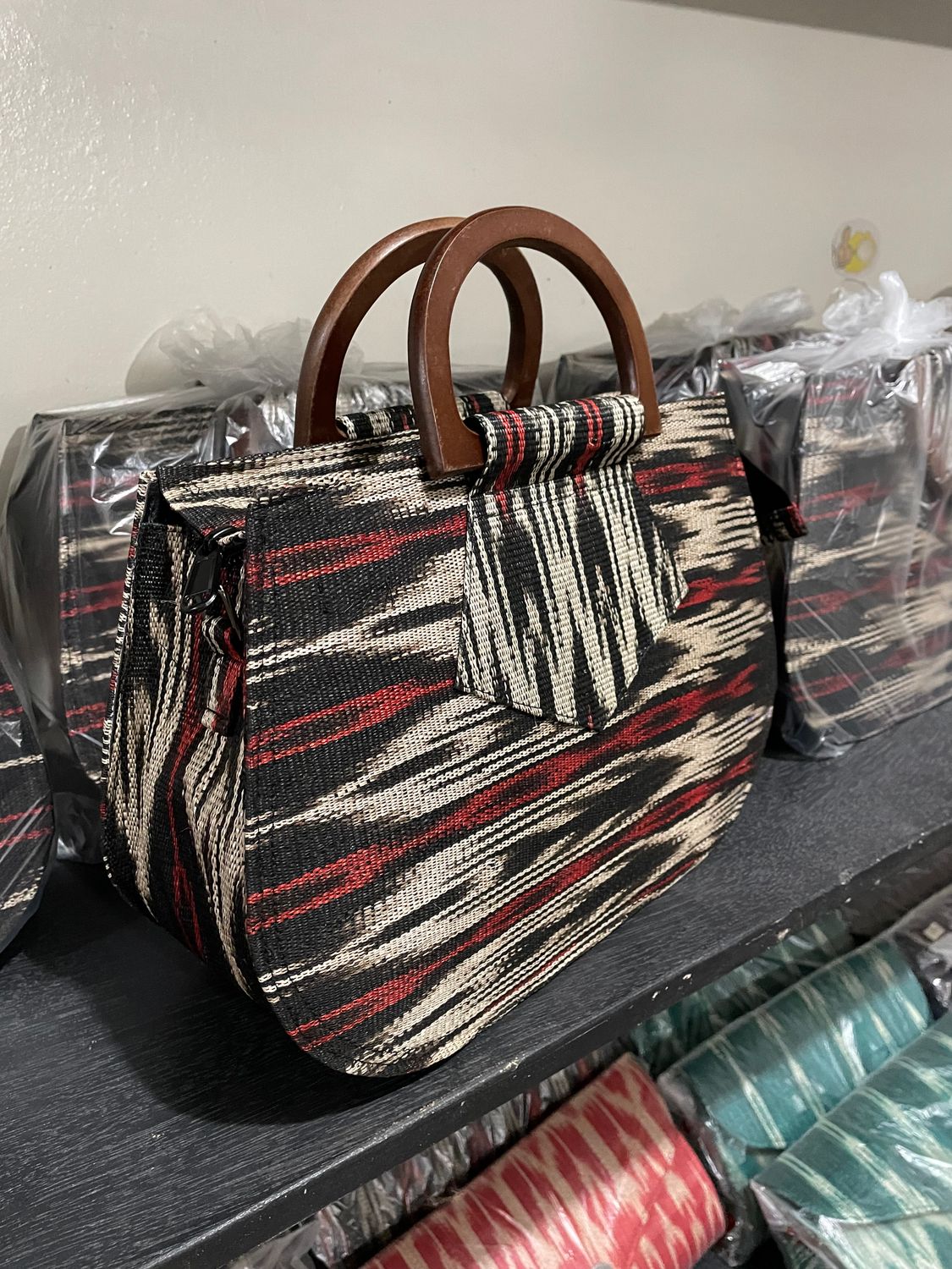 Bag_16. LEMLUNAY TNALAK HANDBAG W/ WOODEN HANDLE