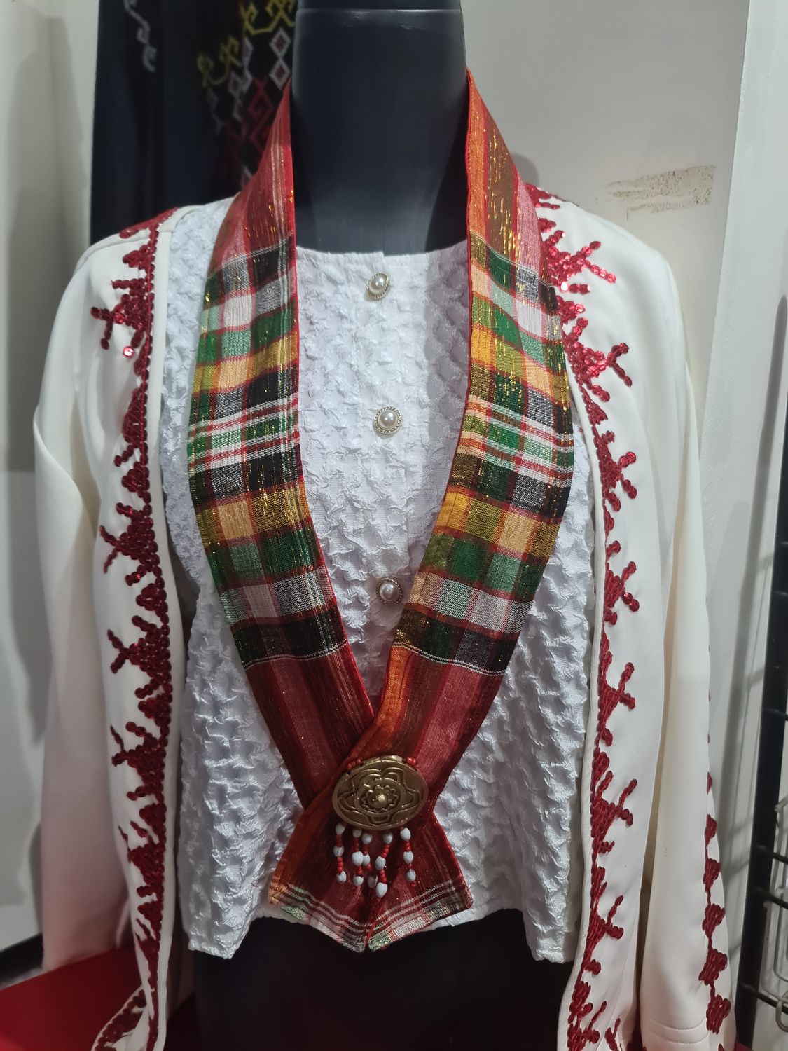 Lei Necklace_01. TBOLI MALONG LEI with GONG