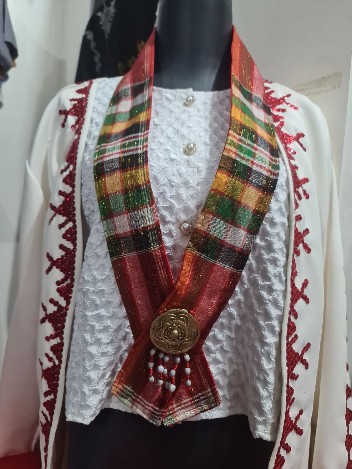 Lei Necklace_01. TBOLI MALONG LEI with GONG