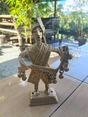 Souvenir. T'BOLI BRASS FIGURE
