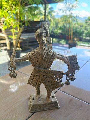 Souvenir. T'BOLI BRASS FIGURE