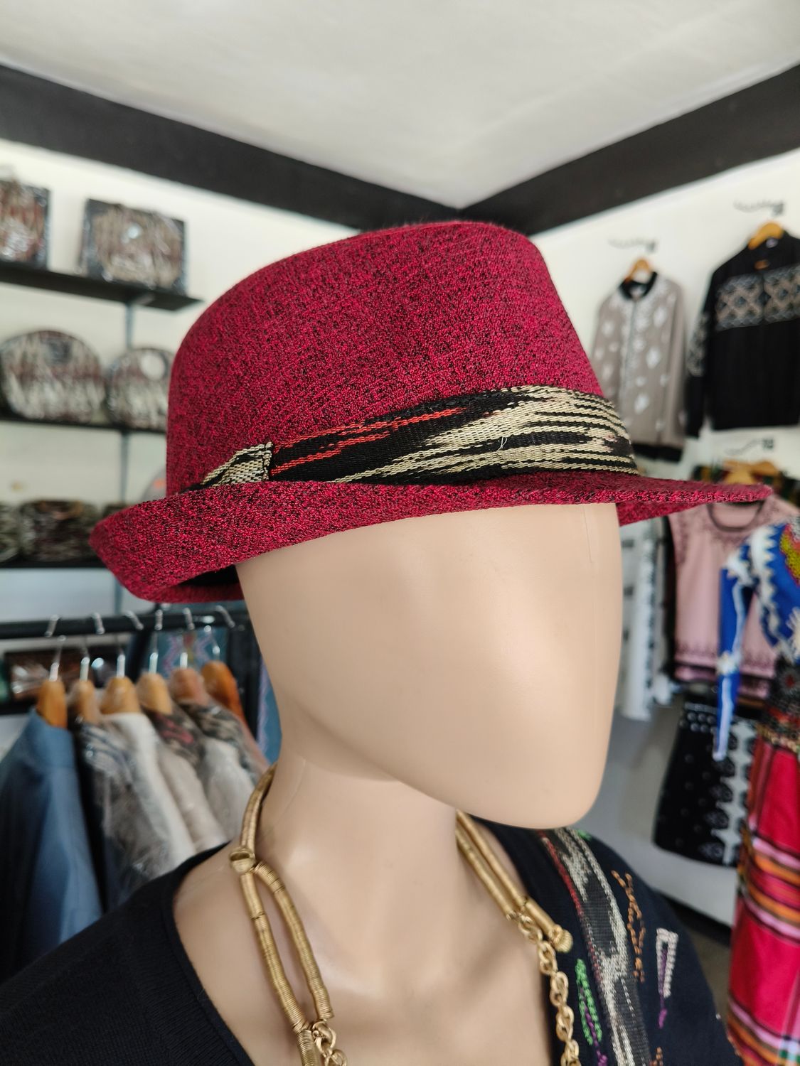 Hat_04. HAT ACCENTUATED WITH TNALAK