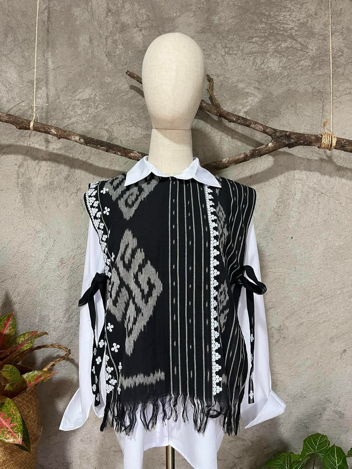 Bib Vest_03. TBOLI HAND-BEADED VEST TOP