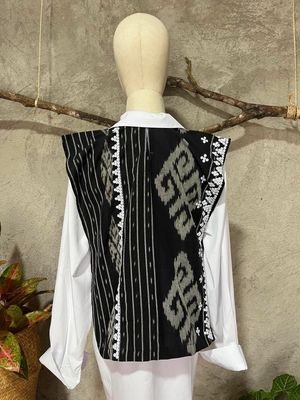 Bib Vest_03. TBOLI HAND-BEADED VEST TOP