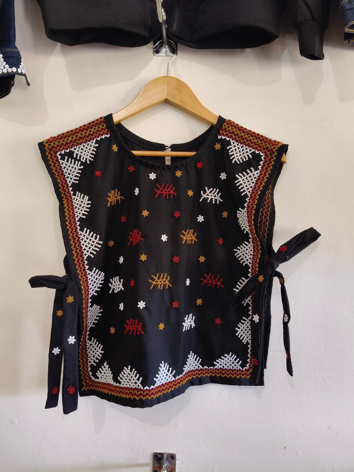 Bib Vest_02. TBOLI HAND-BEADED  VEST TOP