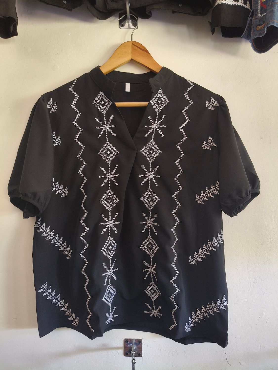 Blouse_57. T'BOLI HAND-EMBROIDERED BLOUSE