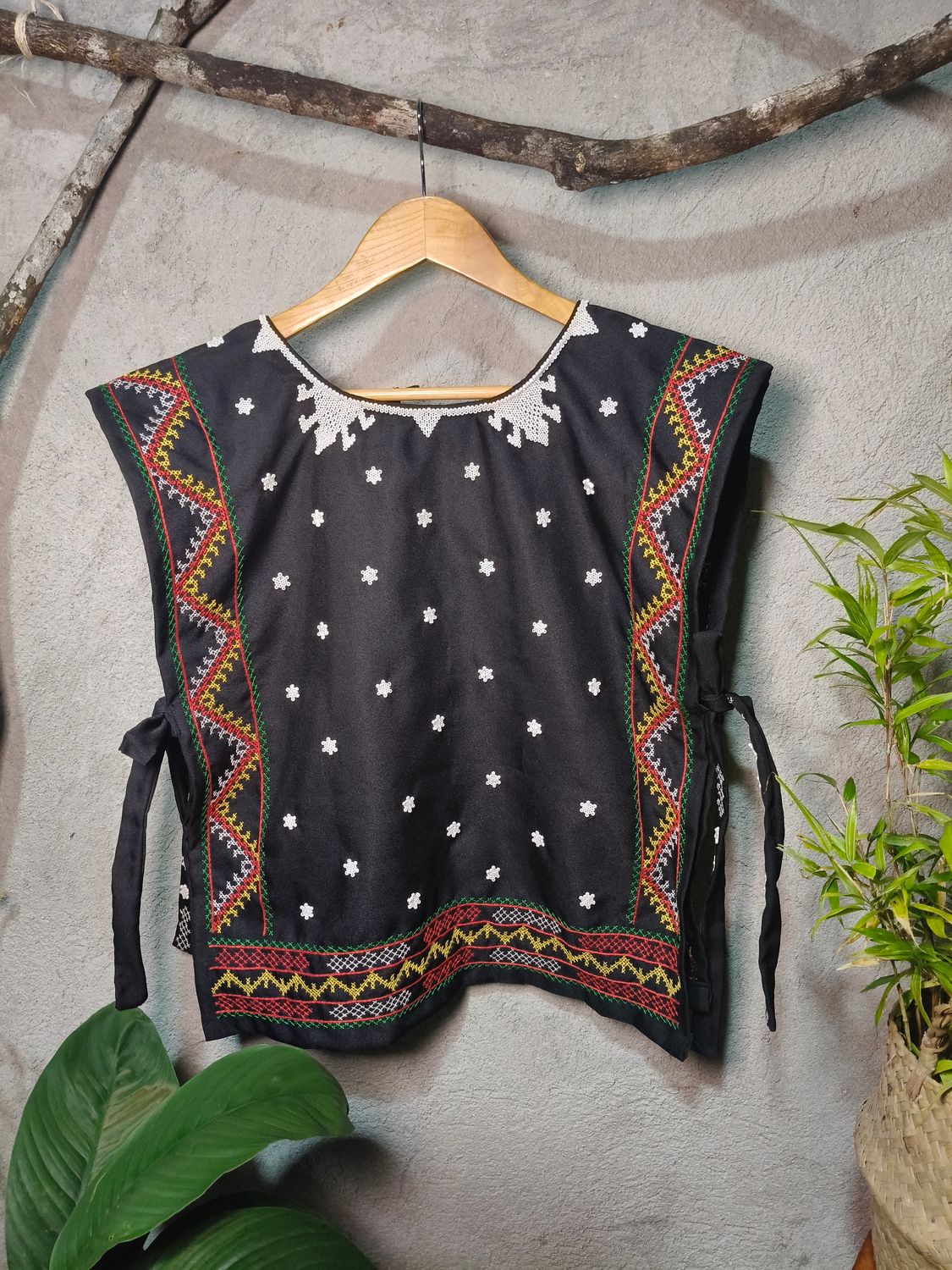 Bib Vest_01. T'BOLI HAND-BEADED BIB TOP