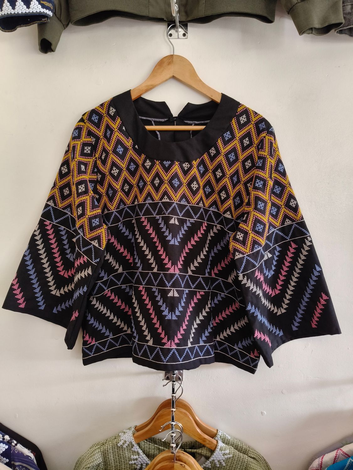 Blouse_01. T'BOLI HAND-EMBROIDERED