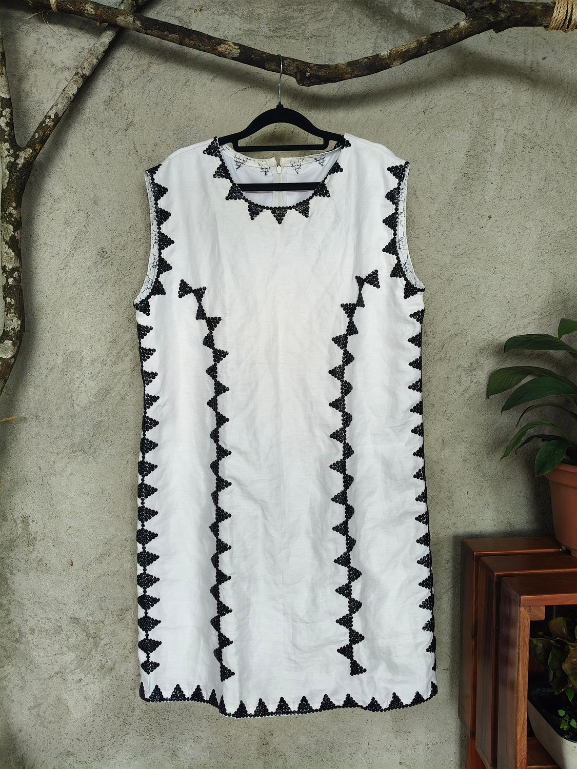 Dress_02. T'BOLI HAND-BEADED DRESS