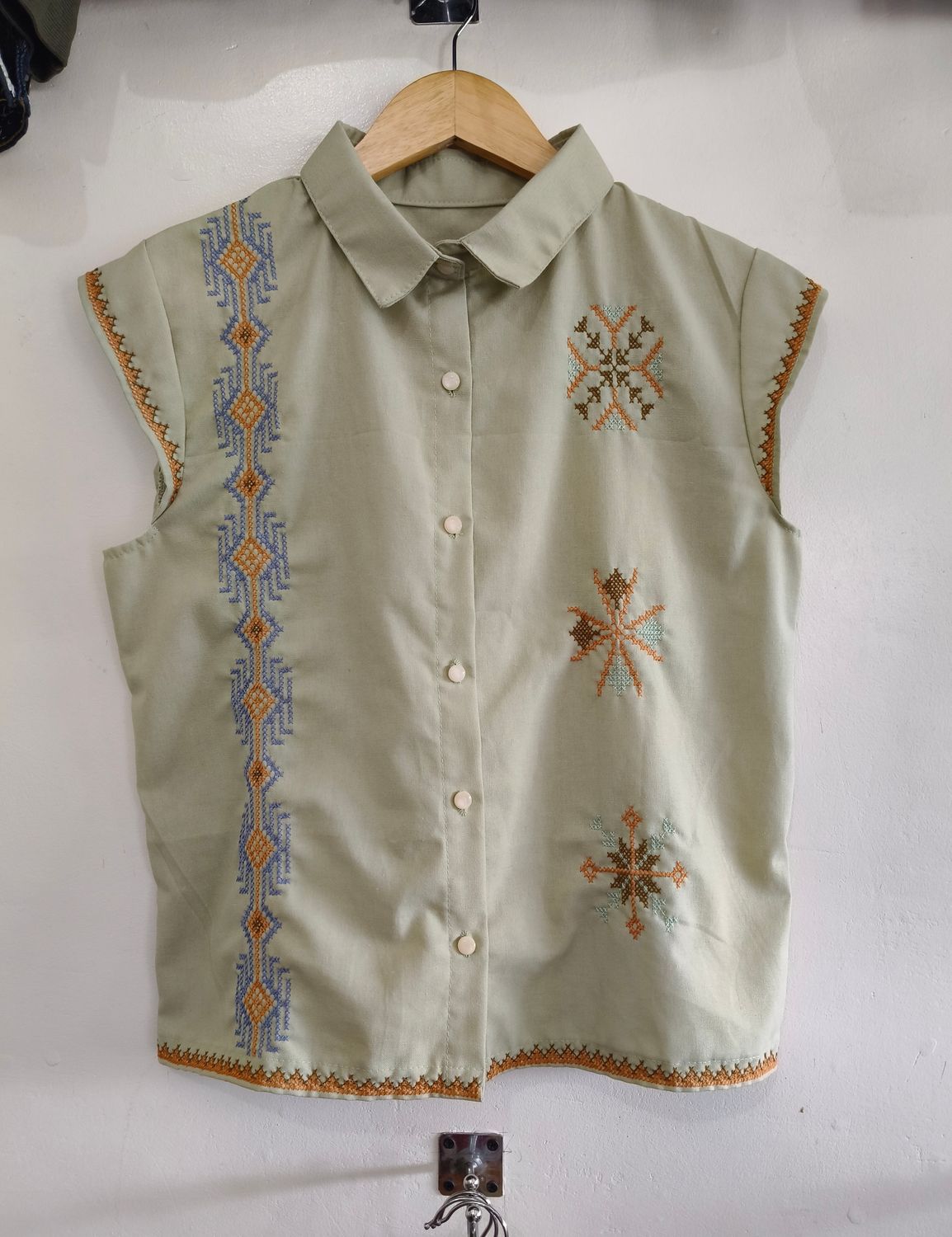 Blouse_15. T'BOLI HAND-EMBROIDERED BLOUSE