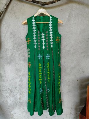 Dress_04. T'BOLI HAND-EMBROIDERED AND HAND-BEADED DRESS