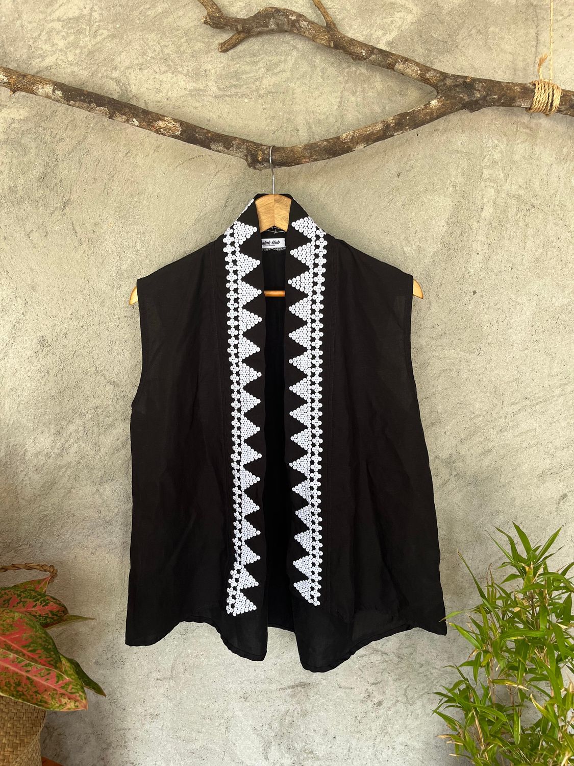 Bib Vest_08. TBOLI HAND-BEADED VEST