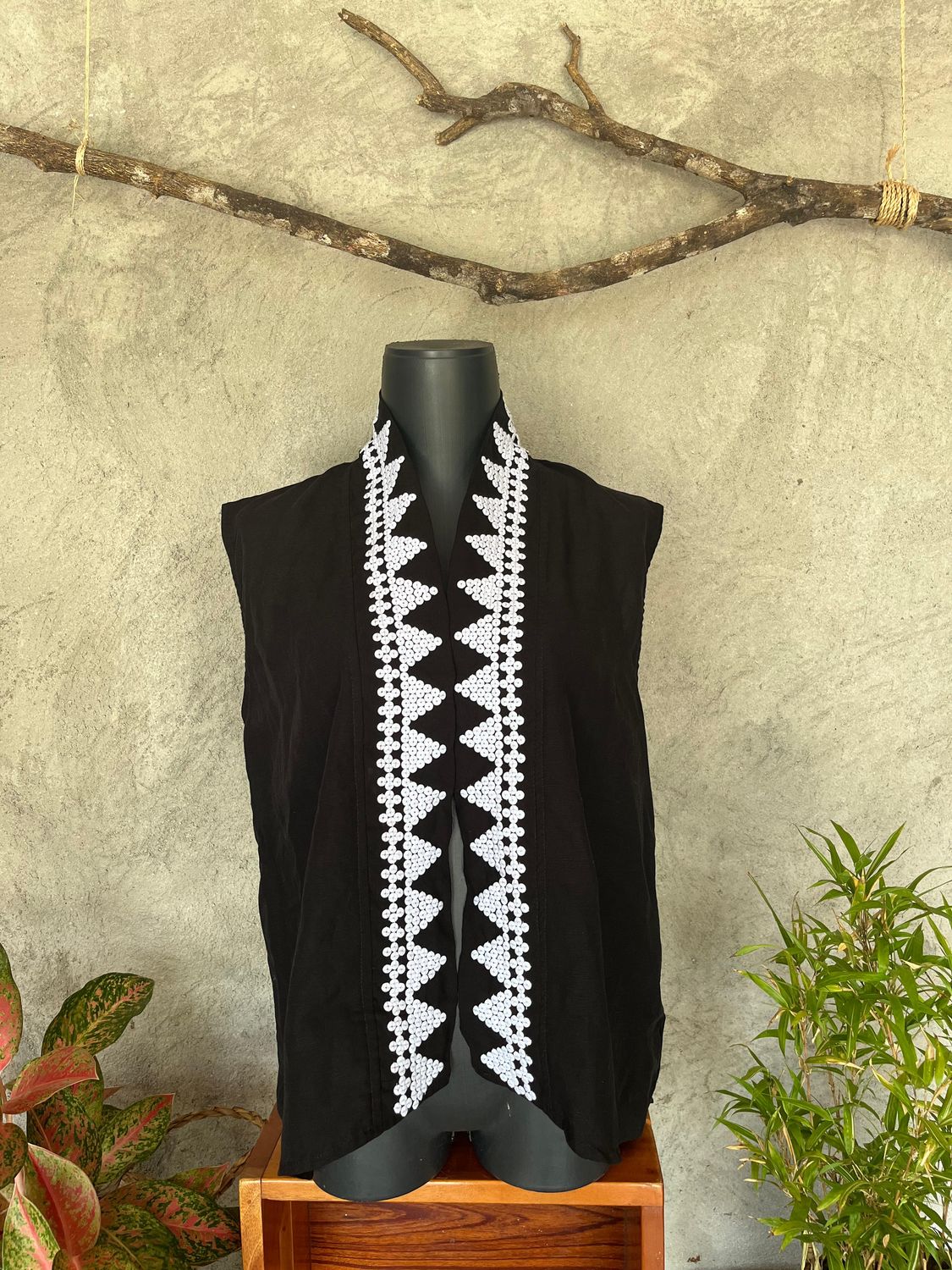 Bib Vest_08. TBOLI HAND-BEADED VEST