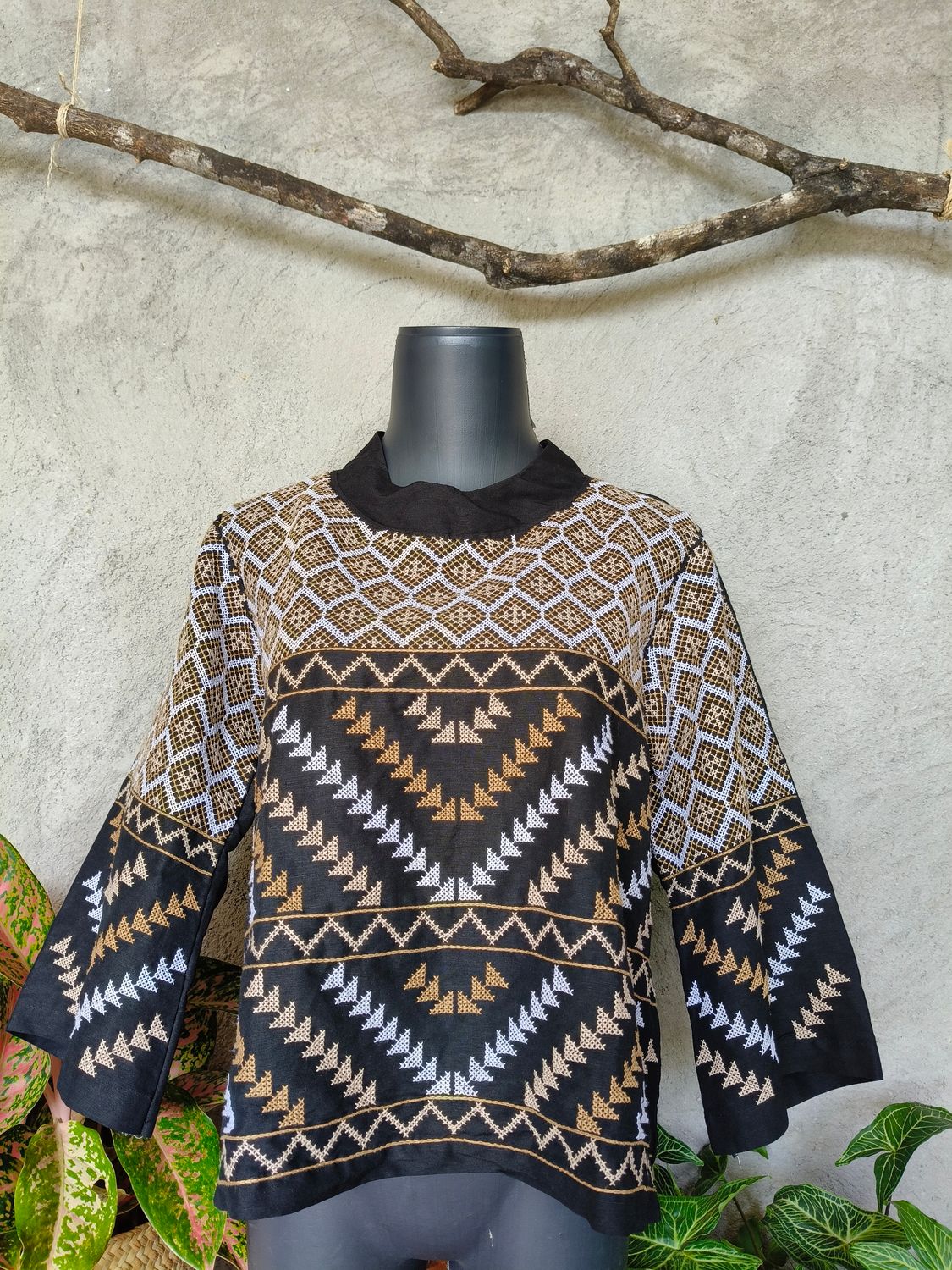 Blouse_60. T'BOLI HAND-EMBROIDERED