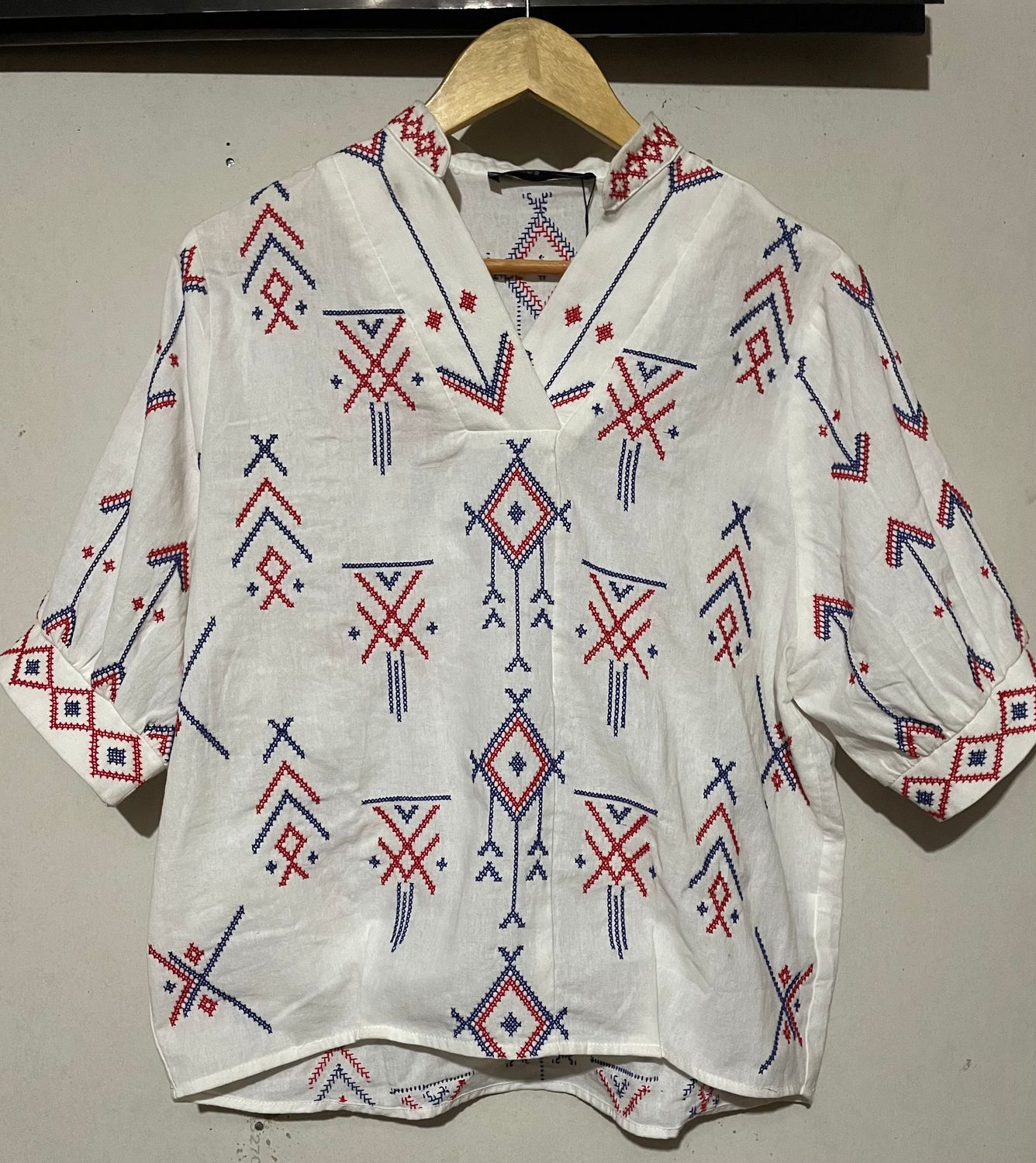 Blouse_78. T'BOLI HAND-EMBROIDERED BLOUSE