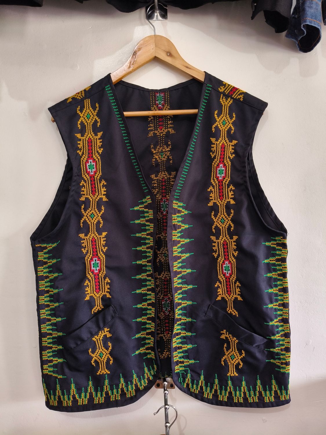 Chaleko_04. T'BOLI HAND-EMBROIDERED