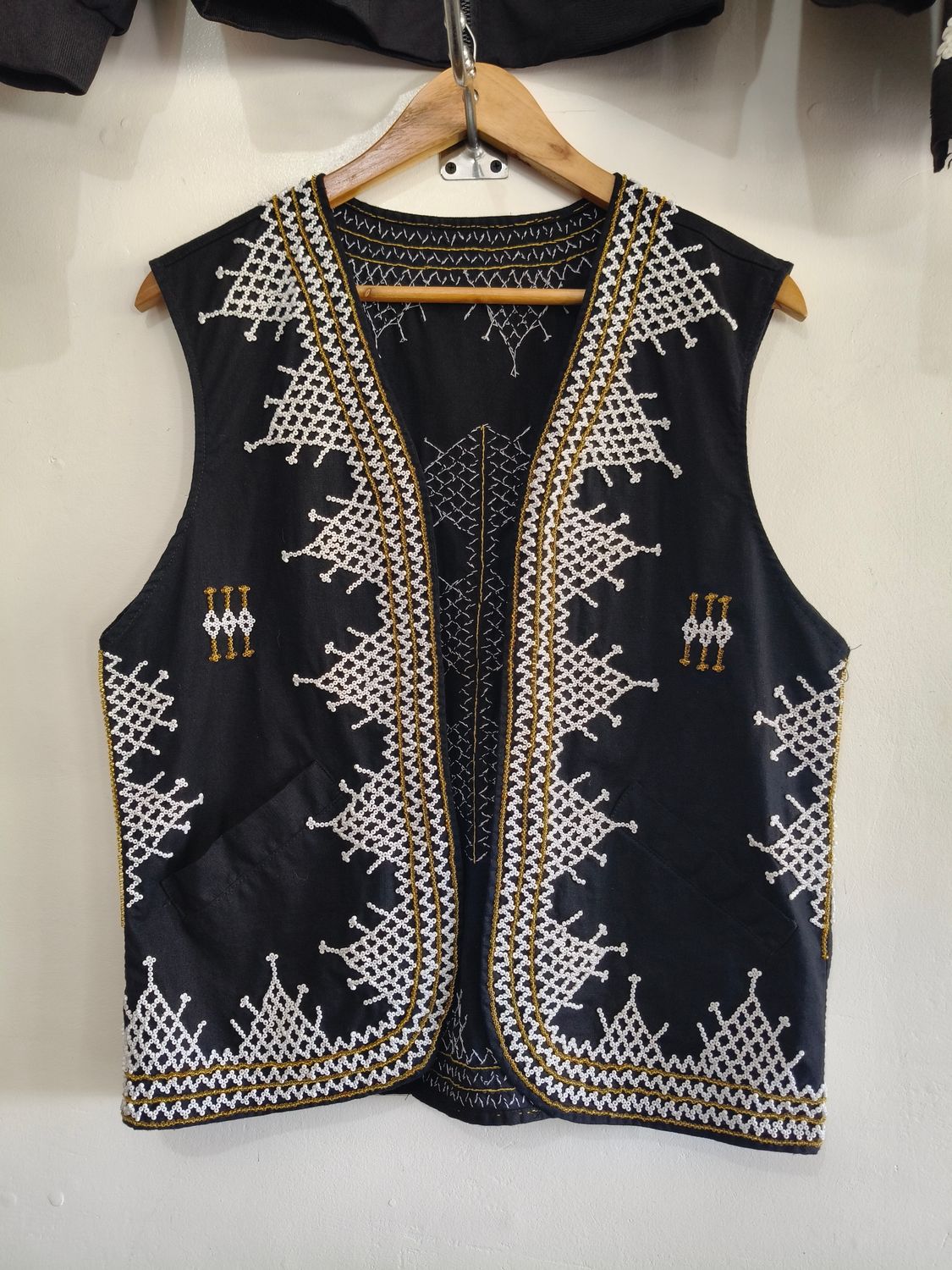 Chaleko_05. T'BOLI HAND-BEADED
