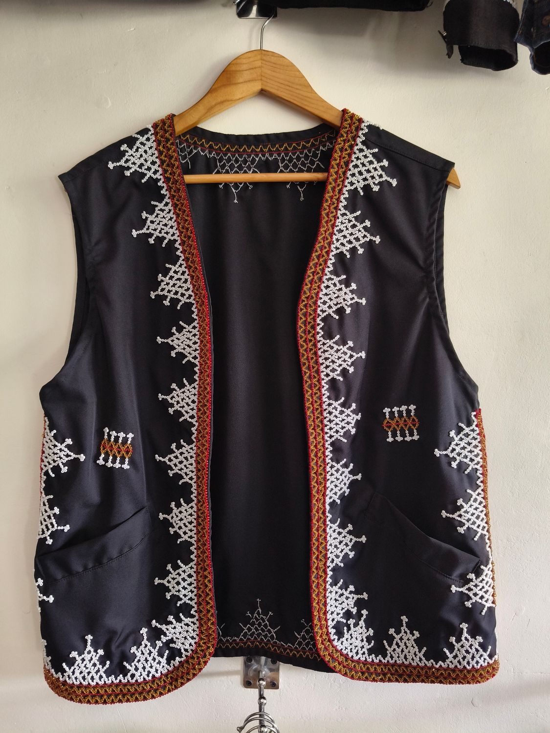 Chaleko_05. T'BOLI HAND-BEADED