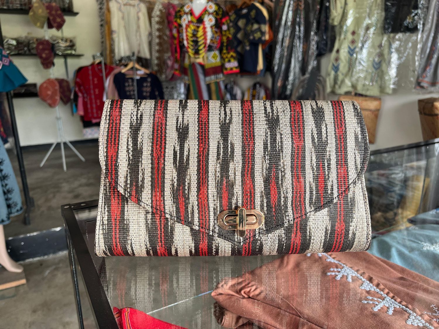 Clutch_01. T'NALAK CLUTH BAG