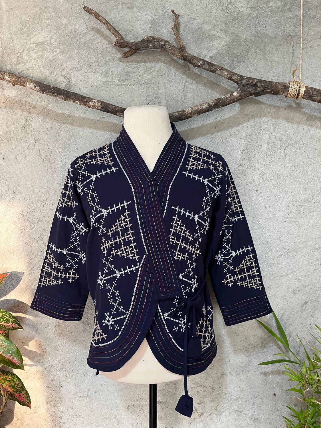 Blouse_86. T'BOLI HAND-EMBROIDERED BLOUSE