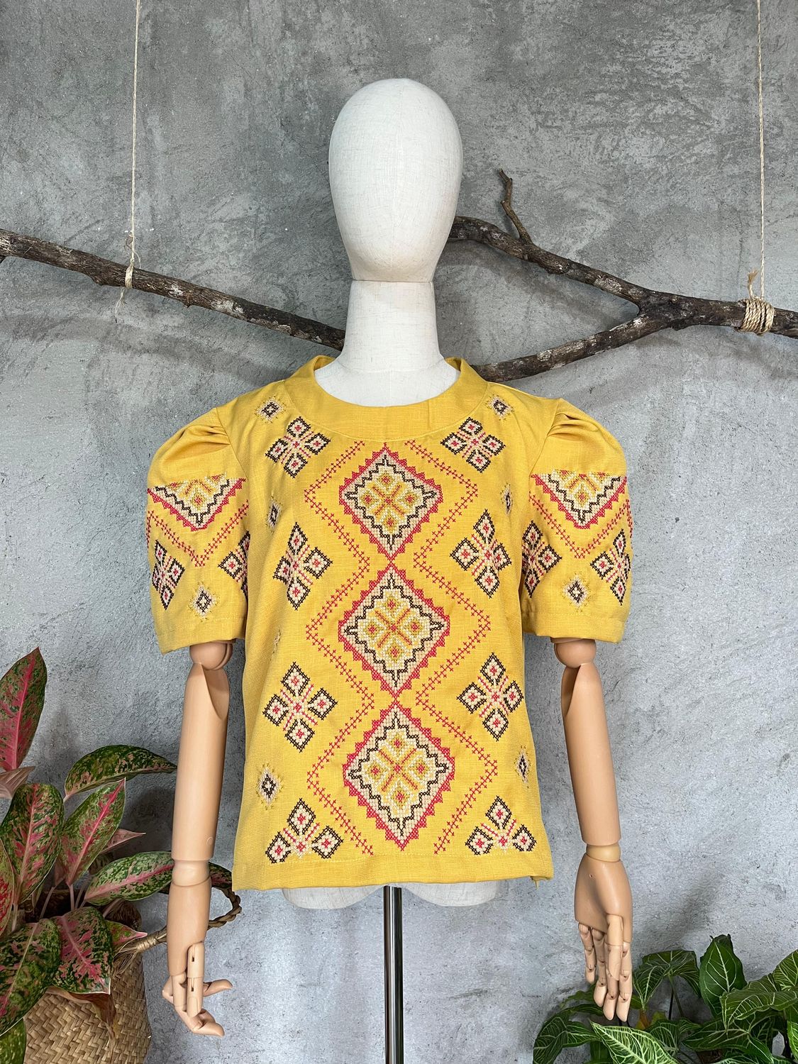 Blouse_85. T'BOLI HAND-EMBROIDERED BLOUSE
