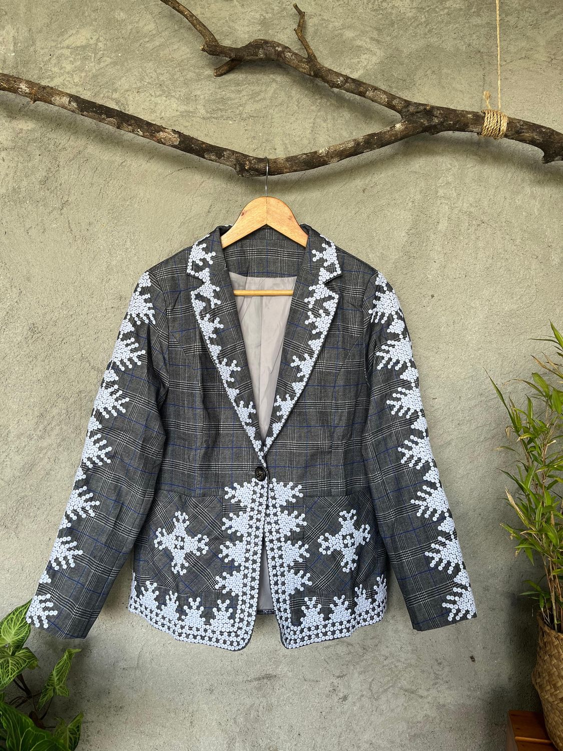 Blazer_51. T'BOLI HAND-BEADED BLAZER