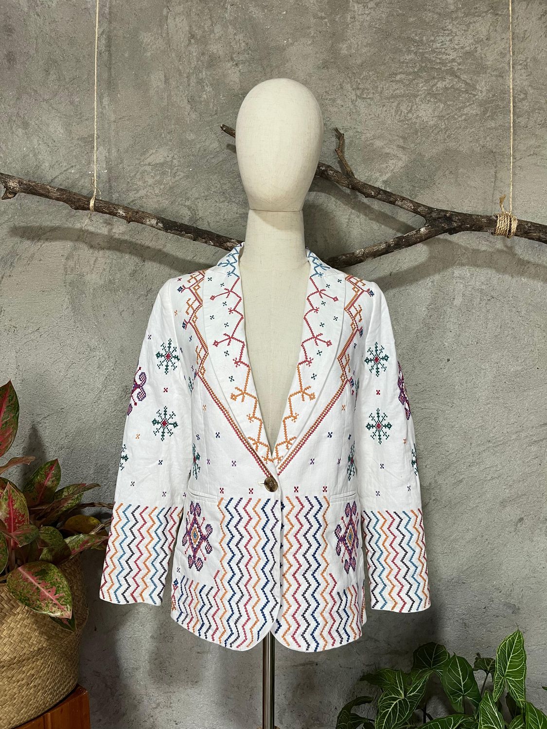 Blazer_52. T'BOLI HAND-EMBROIDERED BLAZER