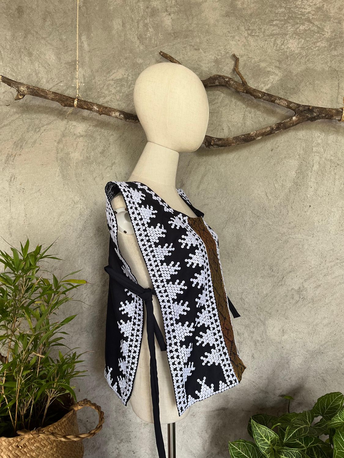 Bib Vest_14. TBOLI HAND-BEADED INAUL BIB TOP
