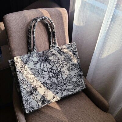 Vogue Embroidery Handbag