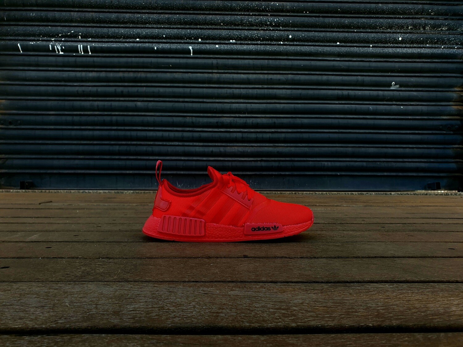 nmd r1 vermelho