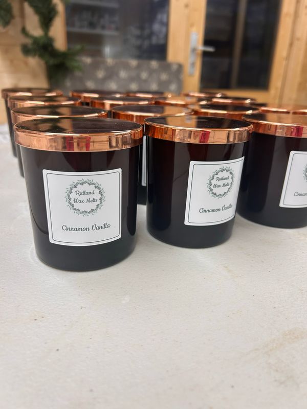 Christmas Luxury Coconut Wax Candle 30cl: Merry Mistletoe, Christmas Tree, Cinnamon Vanilla, Cinnamon Orange, Festive Fireside.